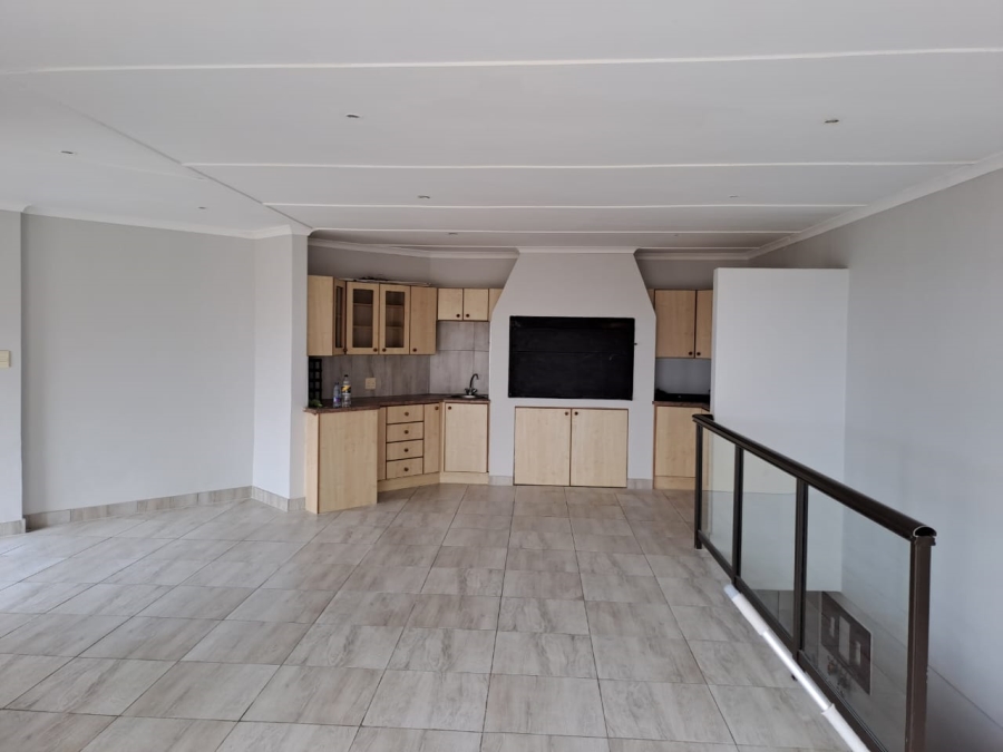 To Let 4 Bedroom Property for Rent in Wavecrest Eastern Cape
